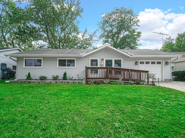 741 Surrey Dr, Streamwood, IL 60107