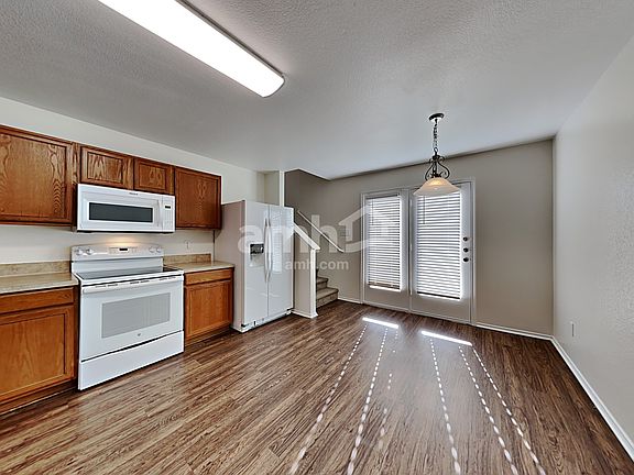 5th image of 2036 Pine Knot Dr