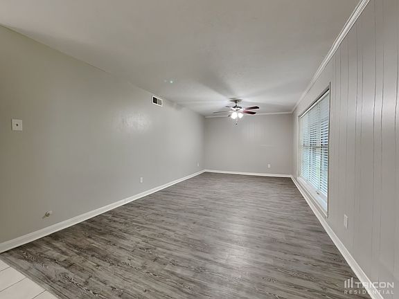 3rd image of 2203 Redwood Dr