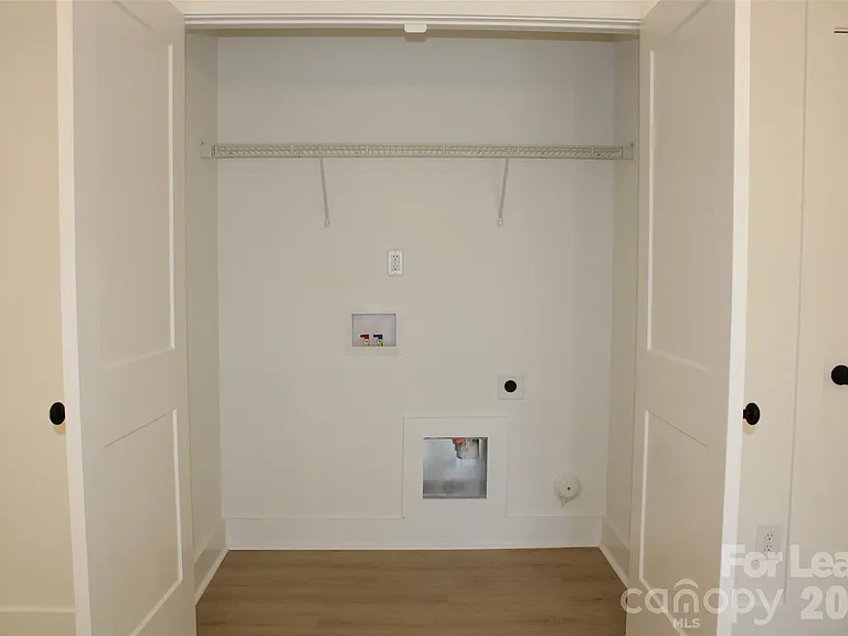 562 W Park Ave #A — Photo 10