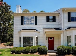 208 Pointe Crest Ct, Cary, NC 27513
