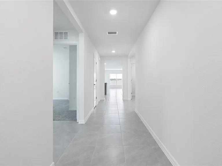 4762 SW 88th Ln — Photo 2