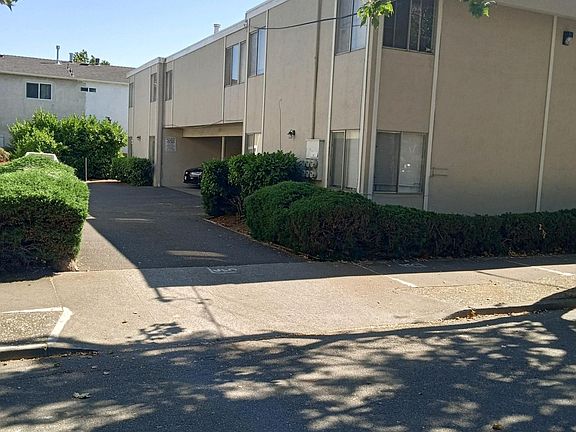 2nd image of 2910 Revere Ave APT 1