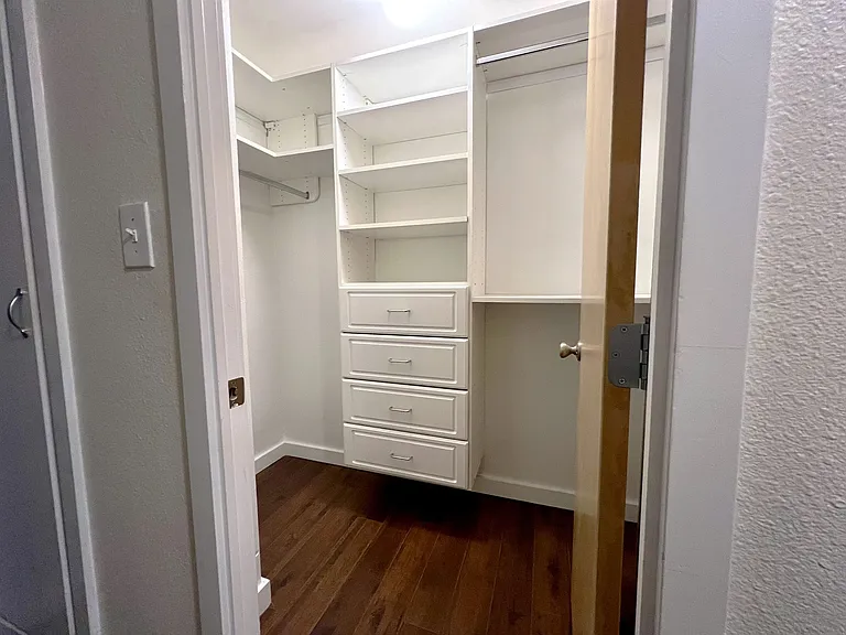 Park Manor — Photo 9