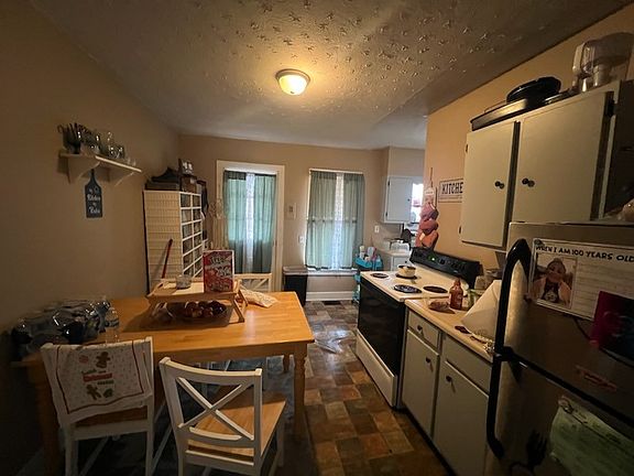 4th image of 13-15 Maple St