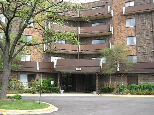 1st image of 850 Wellington Ave Unit 302