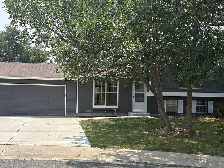 701 Harrison Dr — Photo 2
