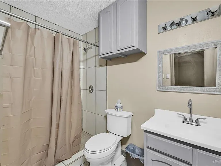 440 W Siesta St — Photo 6