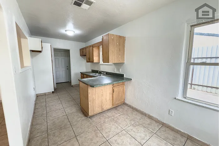 2517 E Culver St — Photo 13