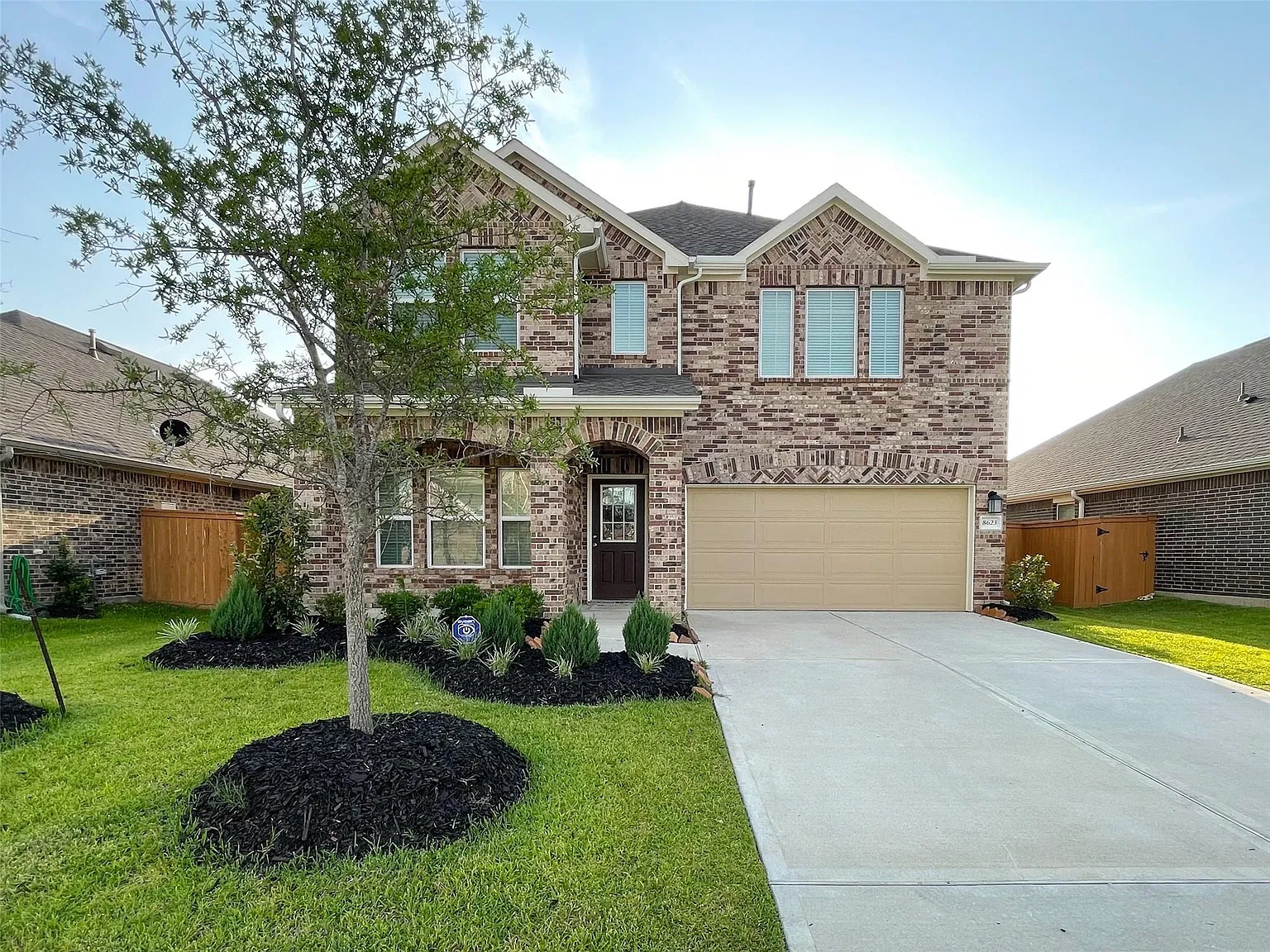 5 bed, 3.0 bath, 2760 sqft, $3,075 — Photo 1