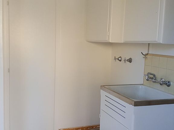 Washer, dryer, & refrigerator included