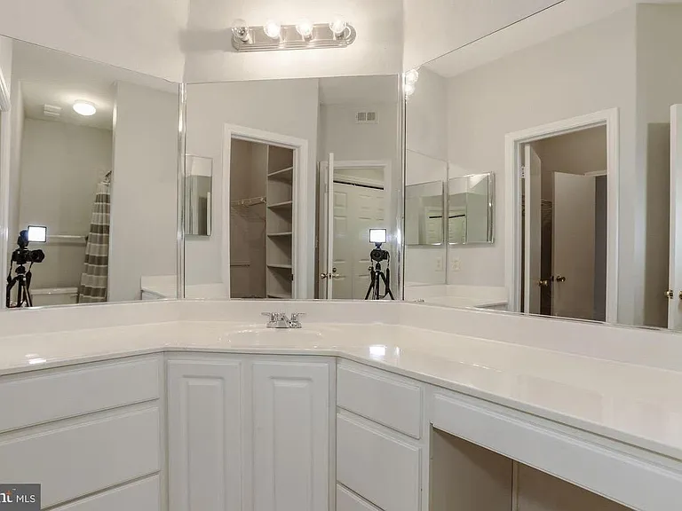 3918 Penderview Dr — Photo 16