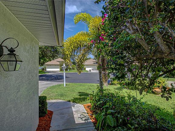 4th image of 3263 Woodberry Ln