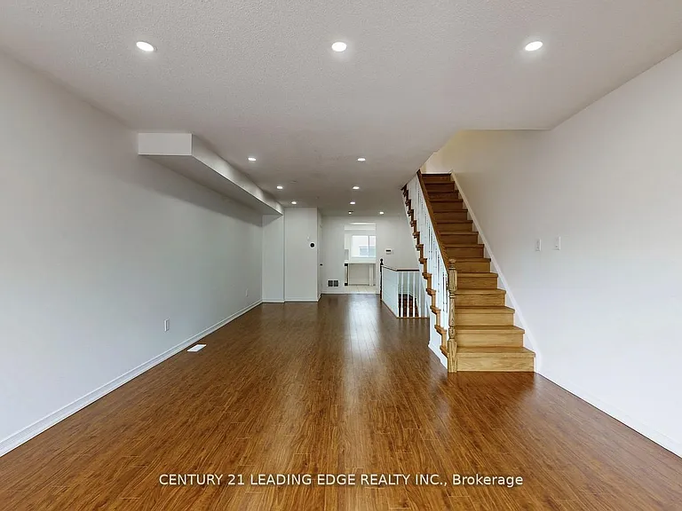 38 Rumi Cres — Photo 13
