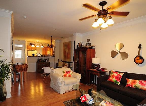 5th image of 218 Welton Way #103