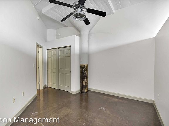 4th image of 3030 E 63rd St APT 305