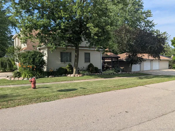 3237 Rogers St, Marlette, MI 48453