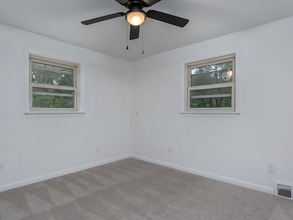 4th image of 1129 Pleasant Rd