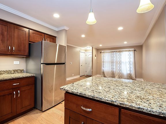 5th image of 1311 Kingsbury Dr Unit F