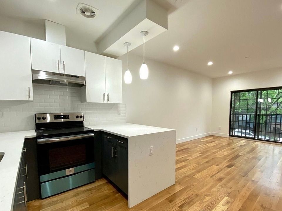 2nd image of 142 Woodbine St #4