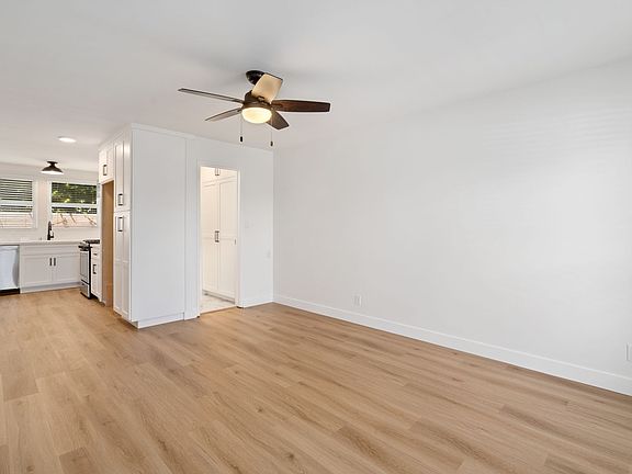 4th image of 1637 Irvine Ave APT D