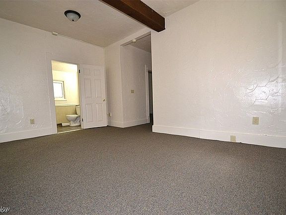 3rd image of 450 Allyn St