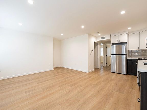 3rd image of 617 N Occidental Blvd APT B
