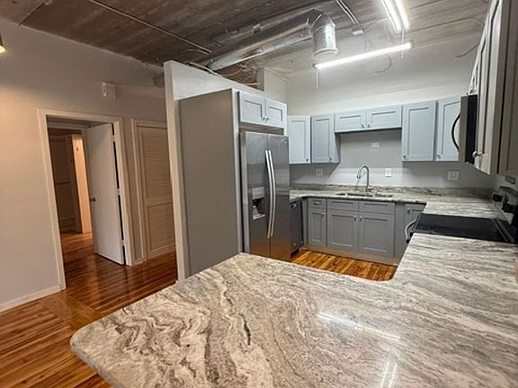 3rd image of 2201 Boundary St APT 213