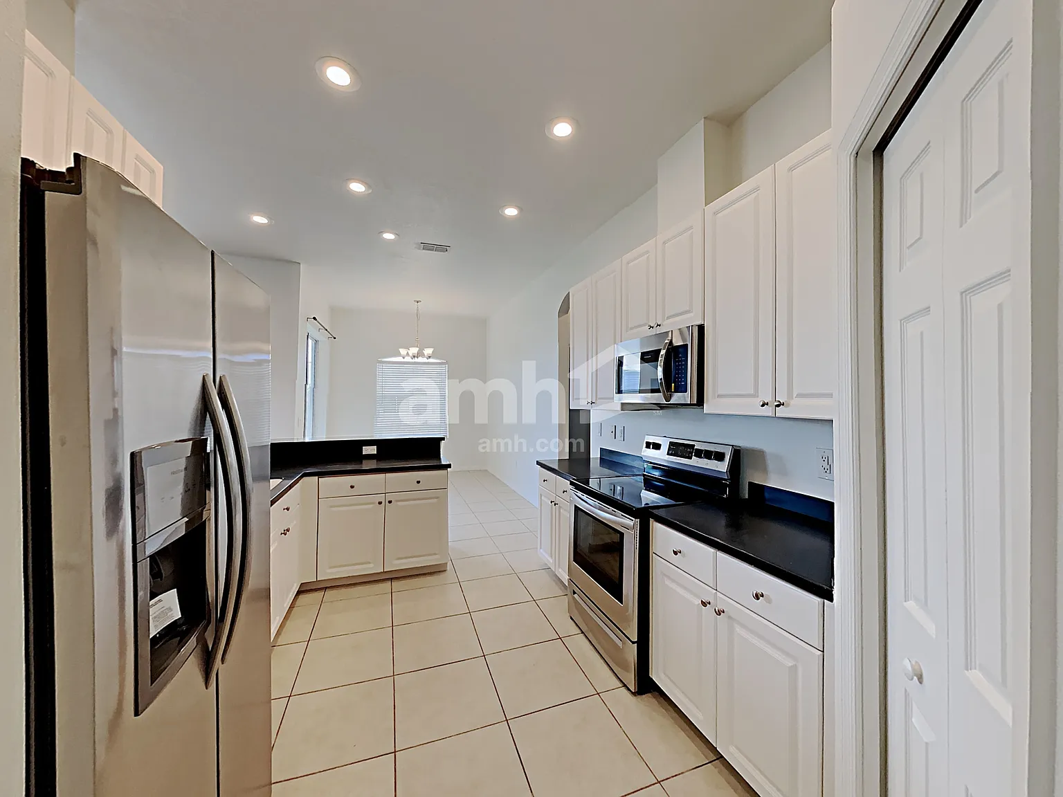 3 bed, 2.0 bath, 1662 sqft, $2,420 — Photo 4