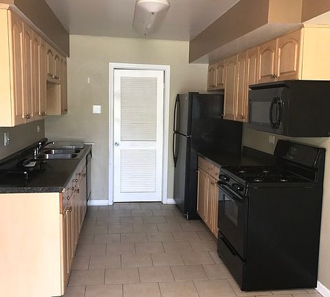 2nd image of 1318 Kingsbury Dr Unit 3