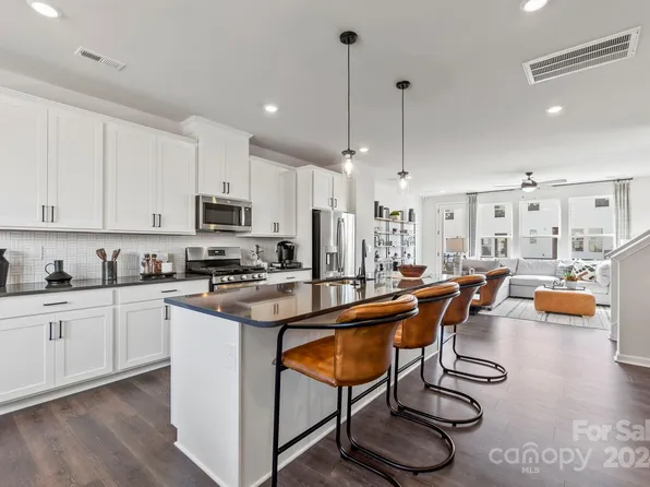 1623 Blanche St, Charlotte, NC 28262