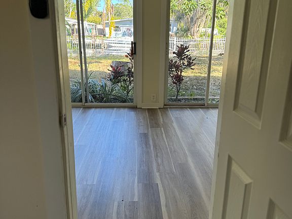 5th image of 2607 Meadow Brook Dr