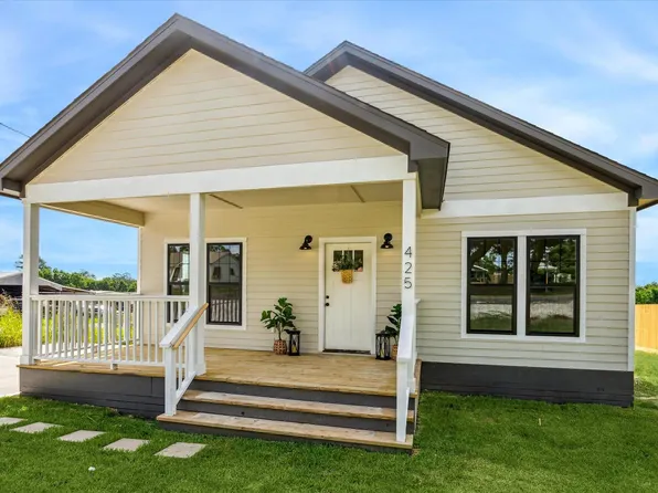 425 N Holland St, Bellville, TX 77418