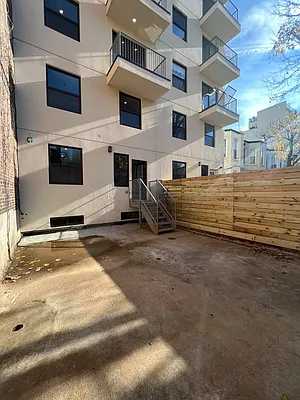 Rented by Delmark Realty LLC | media 8