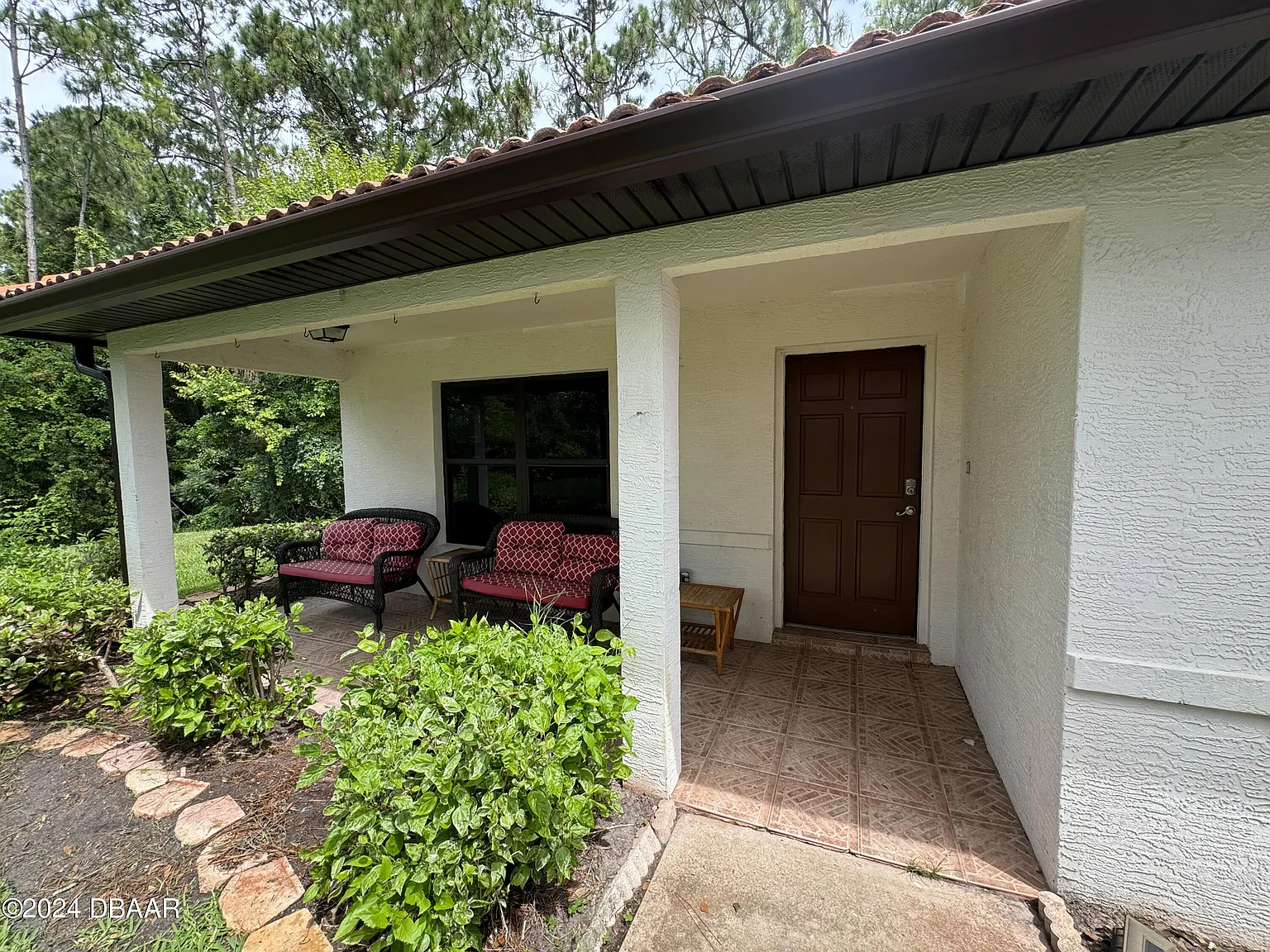 3 bed, 2.0 bath, 1347 sqft, $2,300 — Photo 2