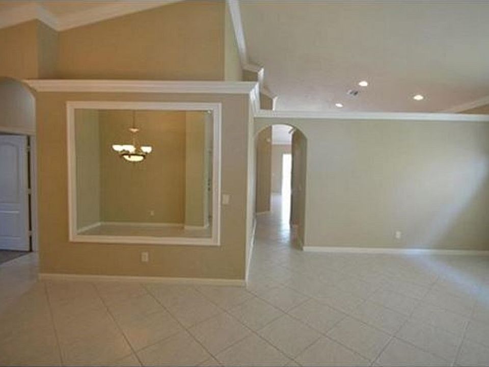 2nd image of 14329 Sabal Dr