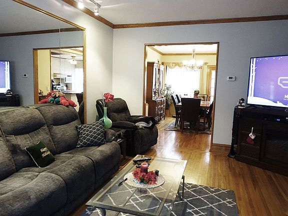 2nd image of 2187 47th St