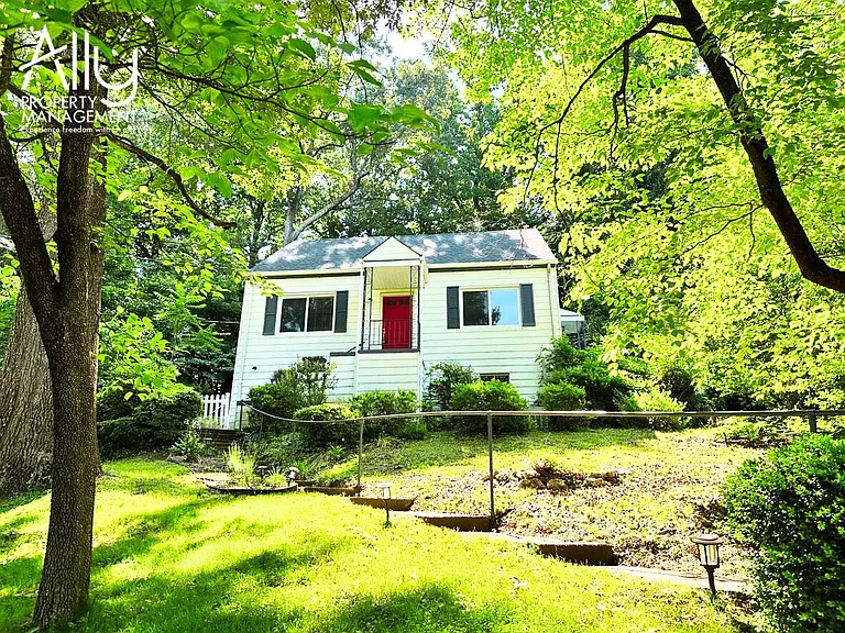 722 McIntire Rd #1 — Photo 3