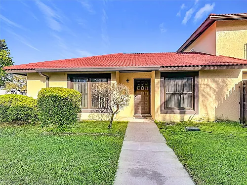 571 Hunter Cir Photo 1