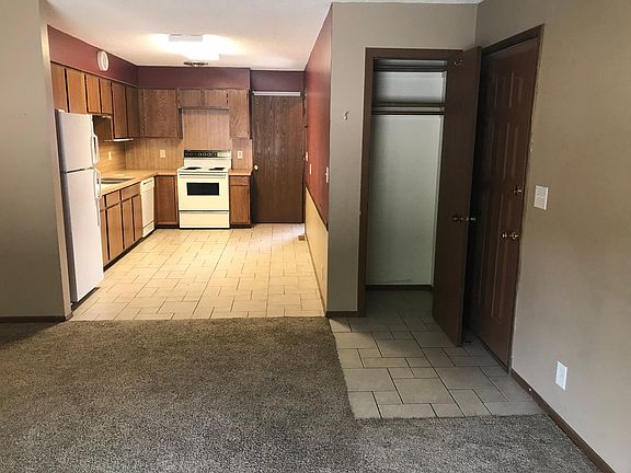 2nd image of 2052 Worthington Ave APT B
