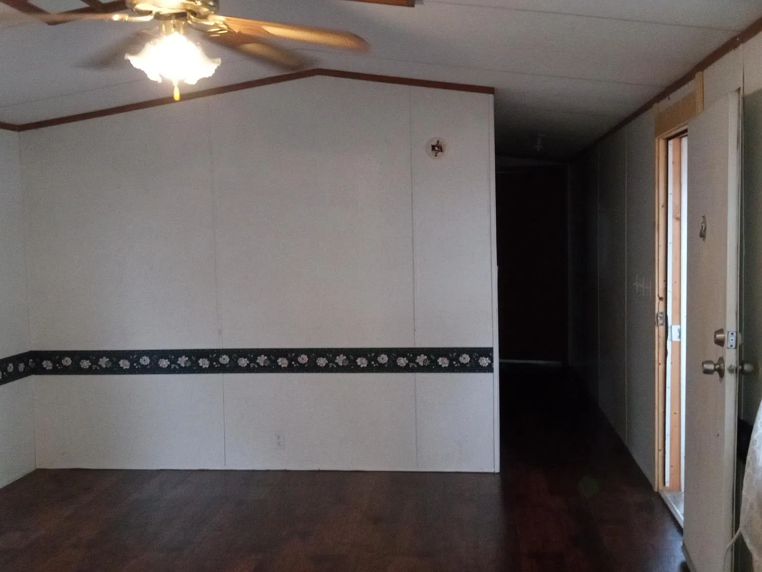 3 bed, 910 sqft, $1,100 — Photo 2