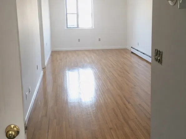 667 De Costa Ave, Far Rockaway, NY 11692