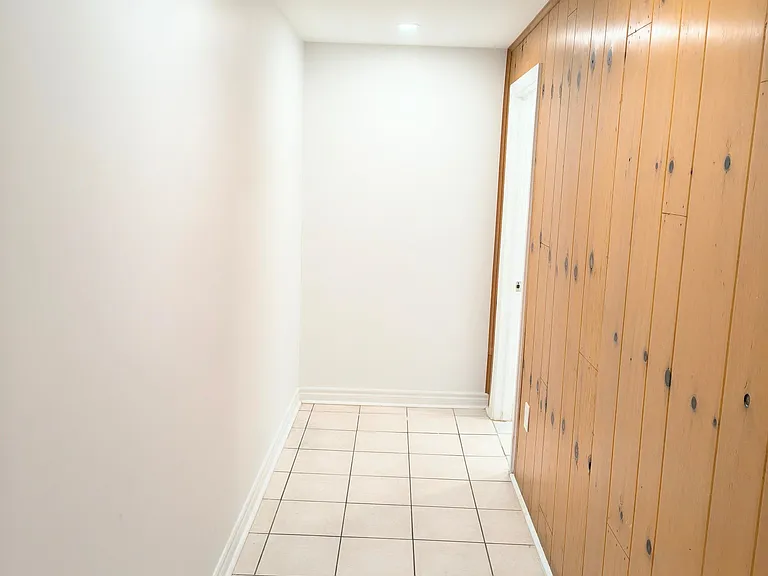 100 Kingslake Rd — Photo 15