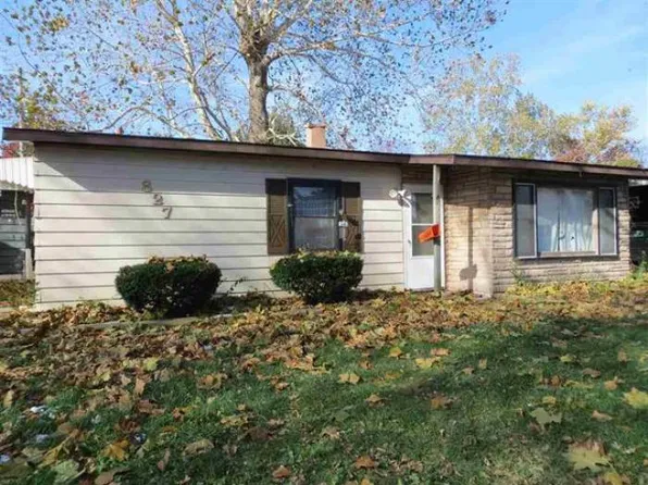 827 Sunset Dr, Lincoln, IL 62656