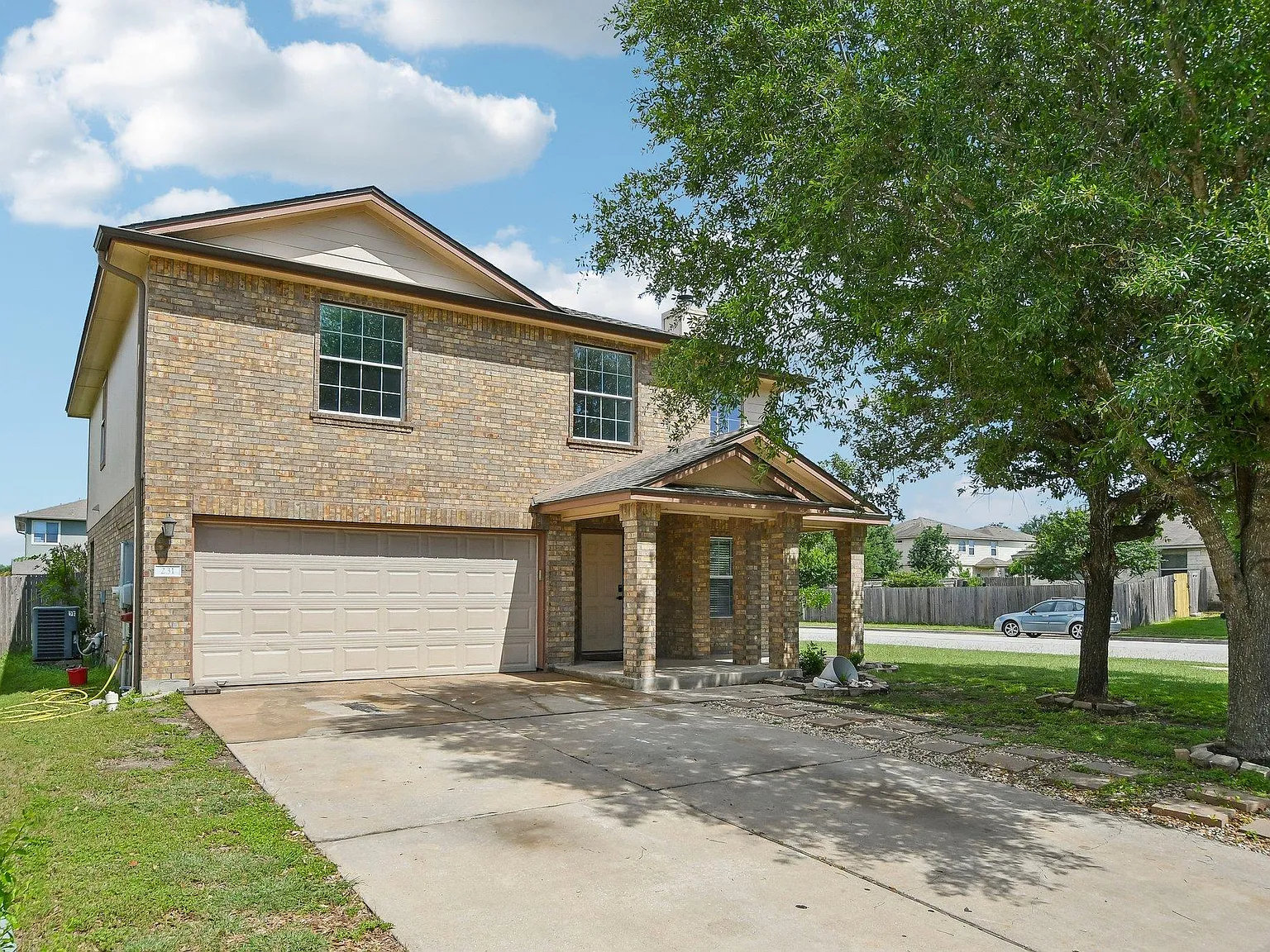 3 bed, 2.5 bath, 2353 sqft, $2,300 — Photo 4
