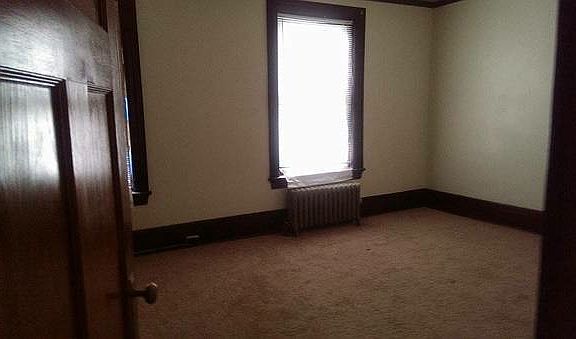 bedroom 2 w/ big closet