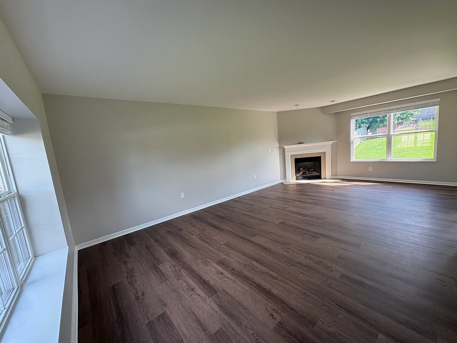 3 bed, 2.5 bath, 1912 sqft, $2,000 — Photo 4