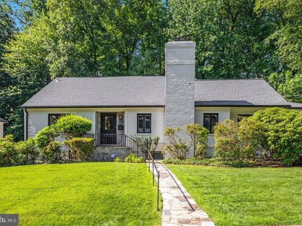 5124 37th St N, Arlington, VA 22207