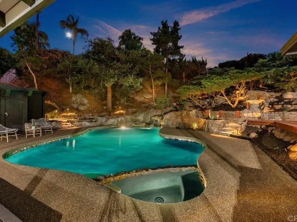 667 Crescent Ln, Vista, CA 92084
