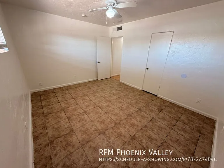 2524 W Jefferson St — Photo 10